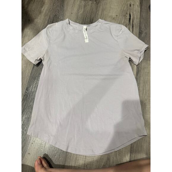 Lululemon Love Curved Hem Crewneck T-Shirt Lilac Ether Size 4 GUC Womens - Picture 5 of 9